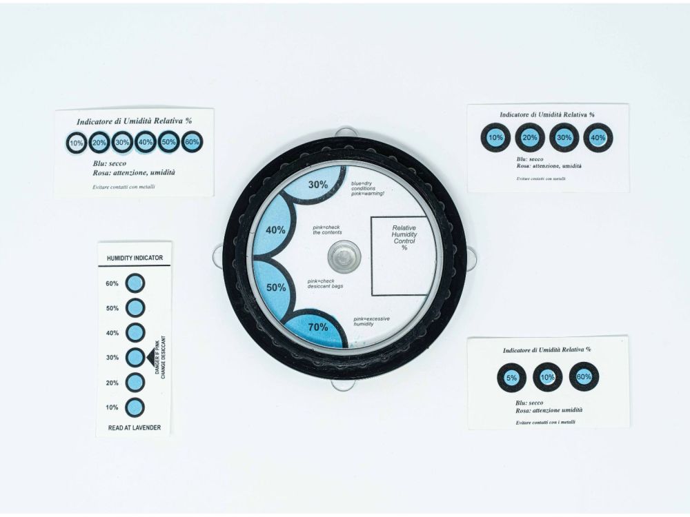  Label moisture indicators